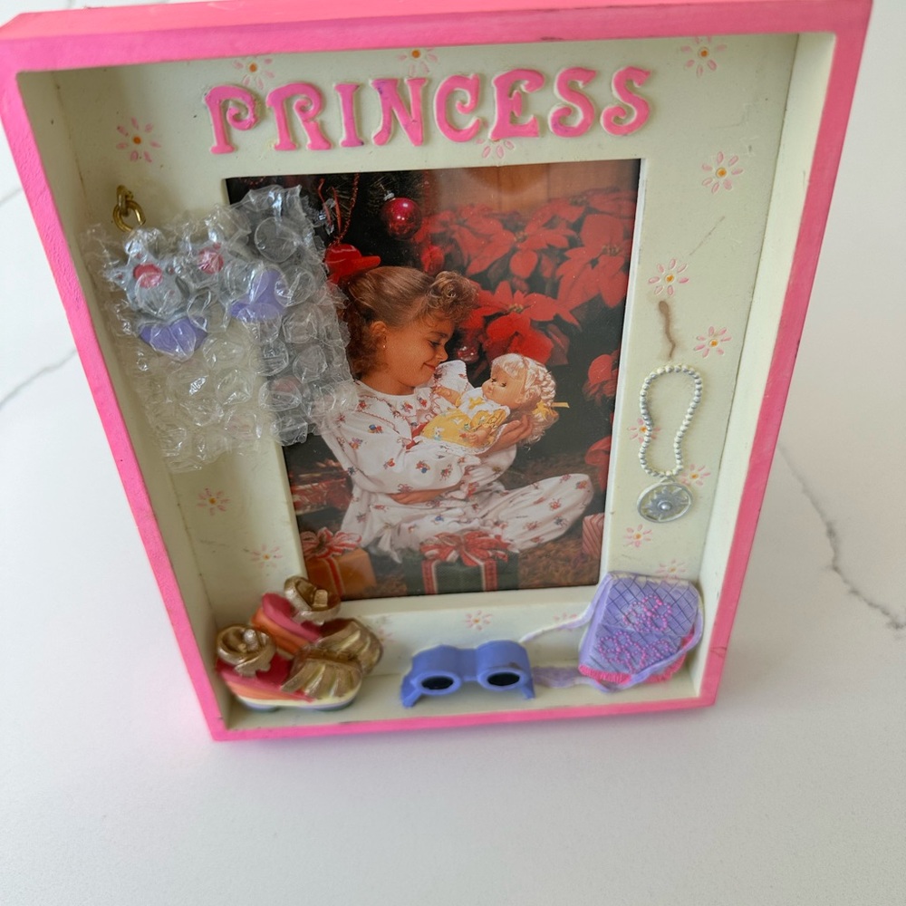 Vintage Picture Frame - Picture 2 of 7